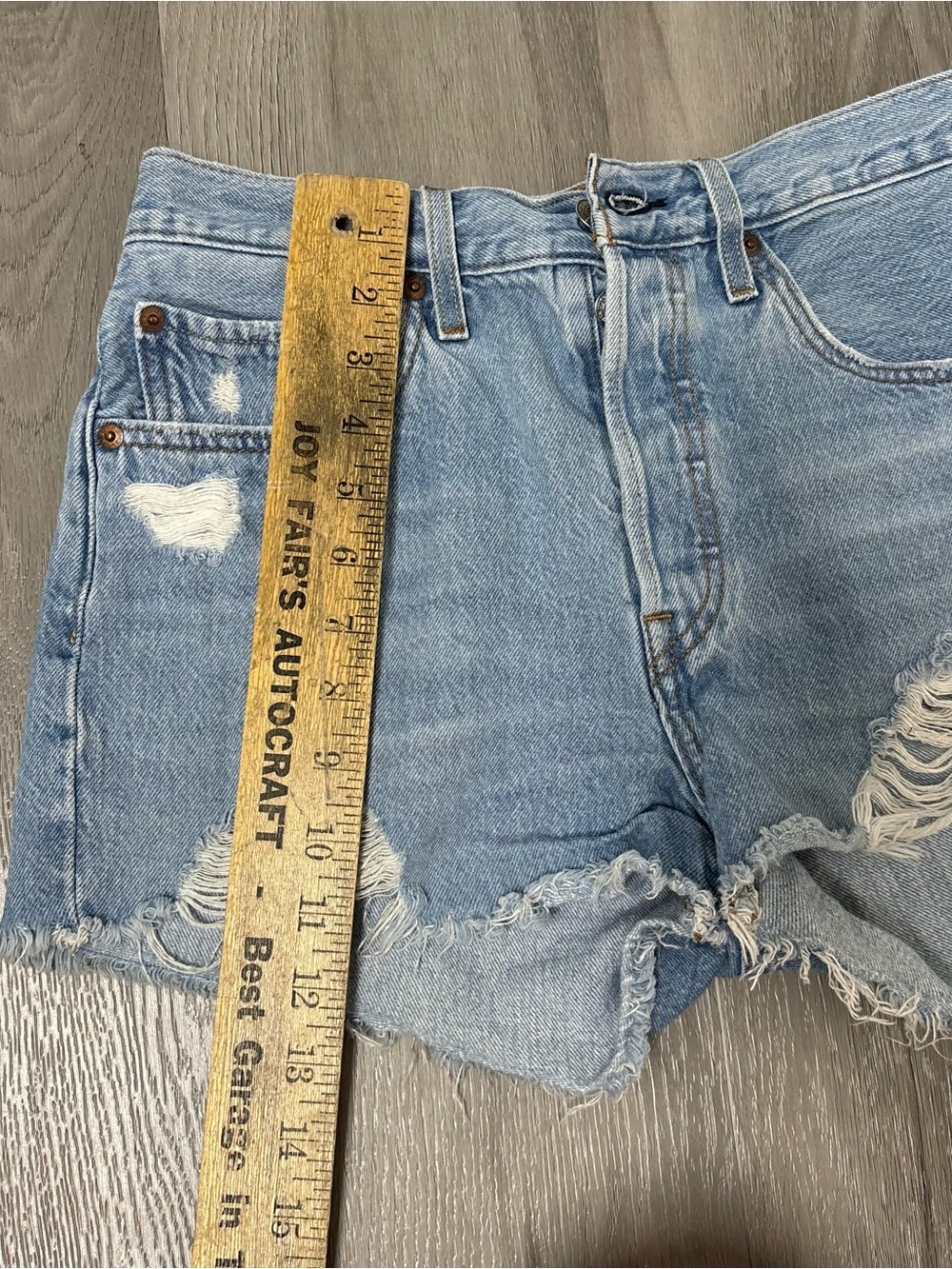 Levi's 501 Light Wash 100% Cotton Distressed Ripped Denim Shorts Women’s Size 27 - Picture 5 of 7